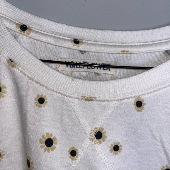 Wallflower White Floral Sweatshirt Medium - Picture 3 of 6